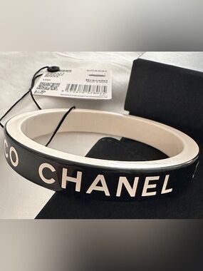 New CHANEL Black and White Resin COCO CHANEL Logo Hoop Earrings. NIB FULL SET🖤